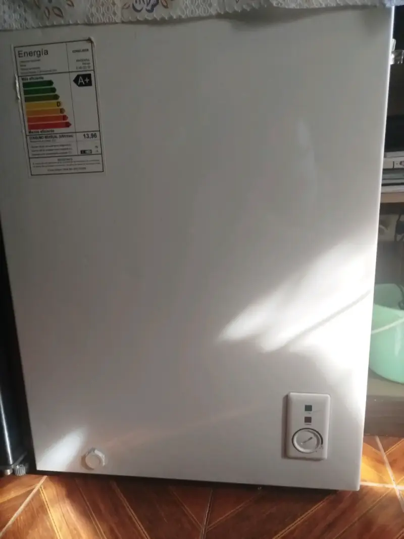 Refrigerador compacto con eficiencia A+ - 1