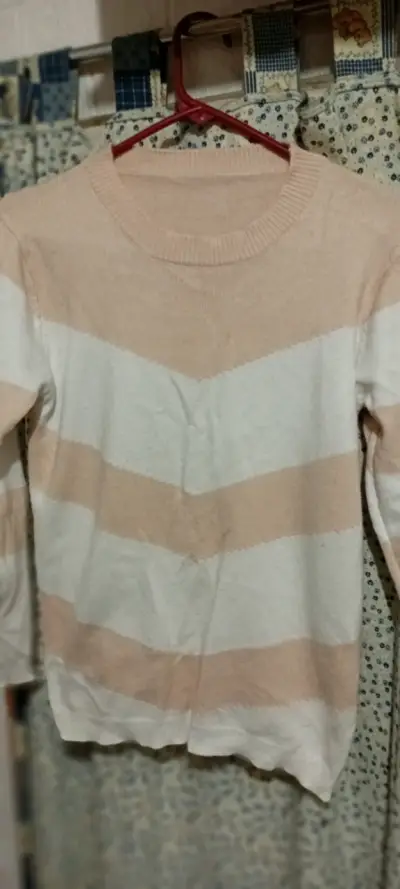 Suéter de rayas beige y blanco para mujer - miniatura 1