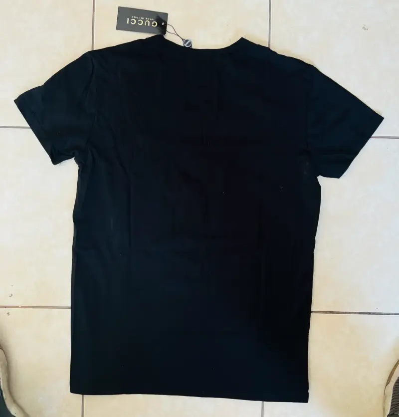 Polera Negra Gucci con Logo - 2