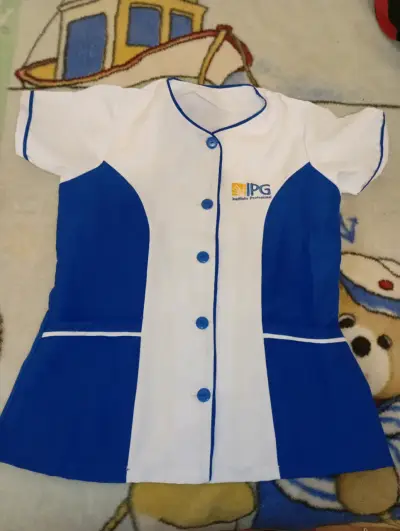 Blusa de uniforme IPG azul y blanca - miniatura 1