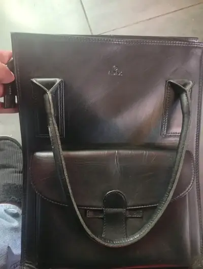 Bolso de cuero negro con bolsillo frontal - miniatura 3