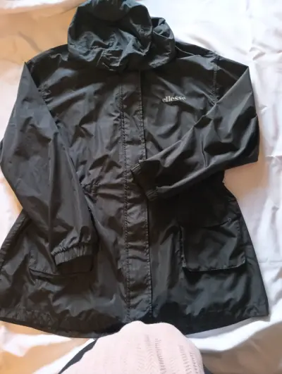 Chaqueta impermeable negra Ellesse con capucha - miniatura 1