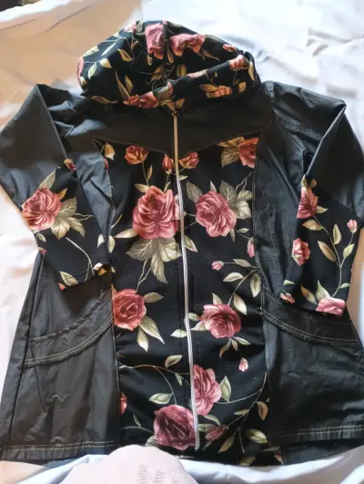 Chaqueta impermeable negra Ellesse con capucha - miniatura 2