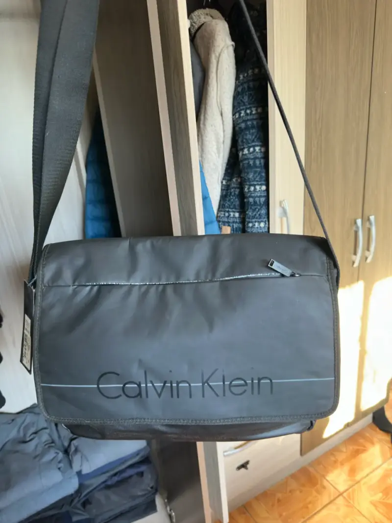 Bolso bandolera Calvin Klein negro - 1