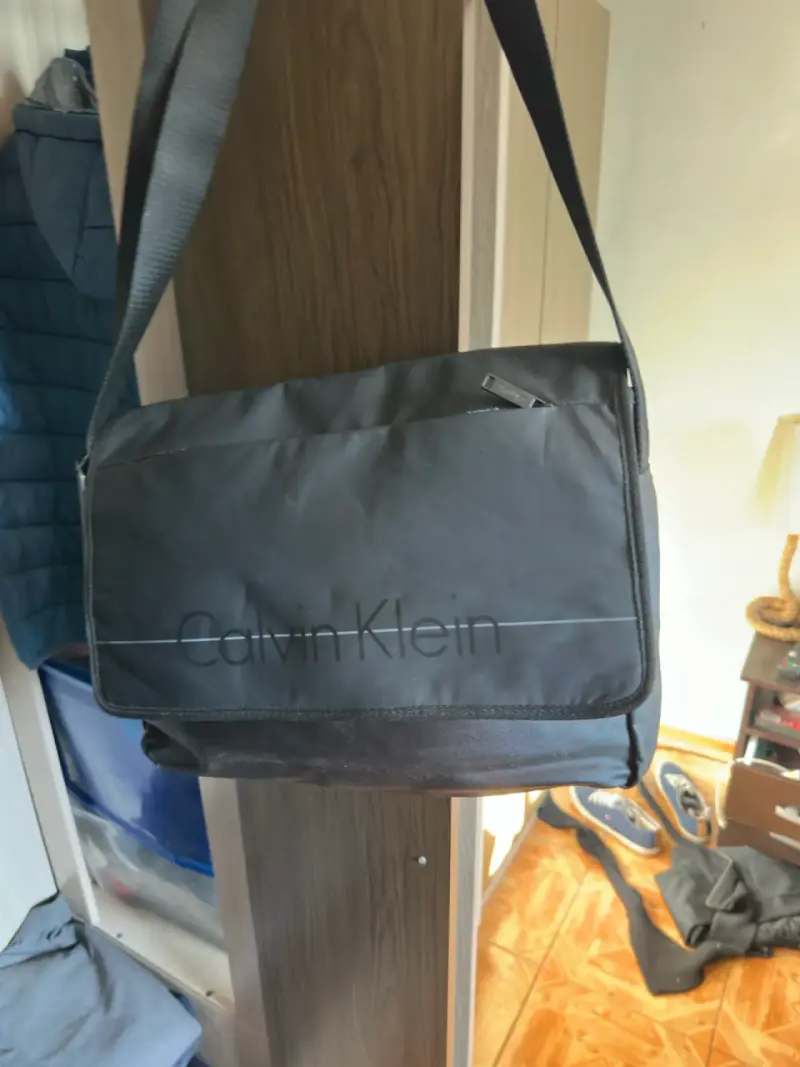 Bolso bandolera Calvin Klein negro - 4