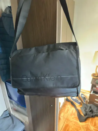 Bolso bandolera Calvin Klein negro - miniatura 4
