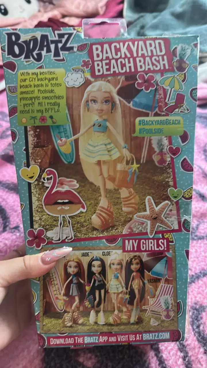 Muñeca Bratz Backyard Beach Bash Cloe con Accesorios - 2