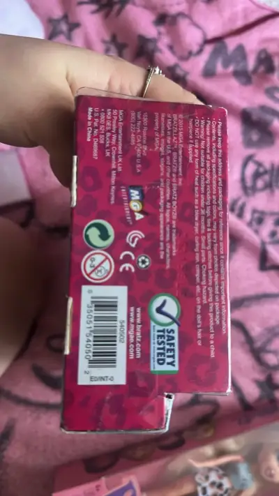 Muñeca Bratz Backyard Beach Bash Cloe con Accesorios - miniatura 3