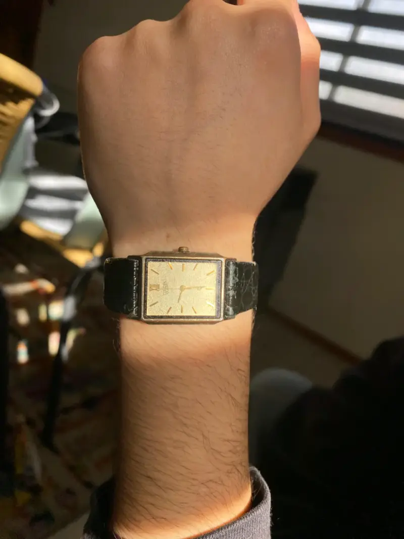 Reloj Citizen Quartz clásico dorado - 3