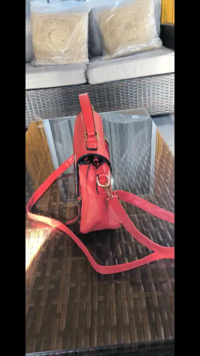 Cartera roja Amphora con correa ajustable - miniatura 4