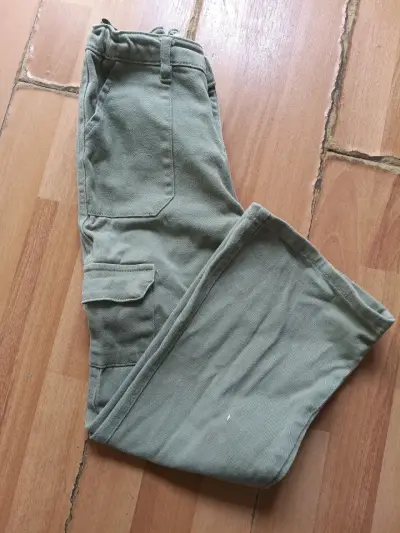 Pantalones cargo verde oliva - miniatura 2