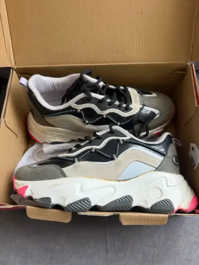 Zapatillas deportivas unisex con diseño moderno - miniatura 1