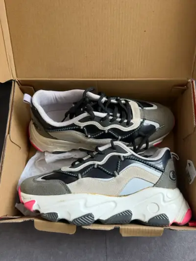 Zapatillas deportivas unisex con diseño moderno - miniatura 3