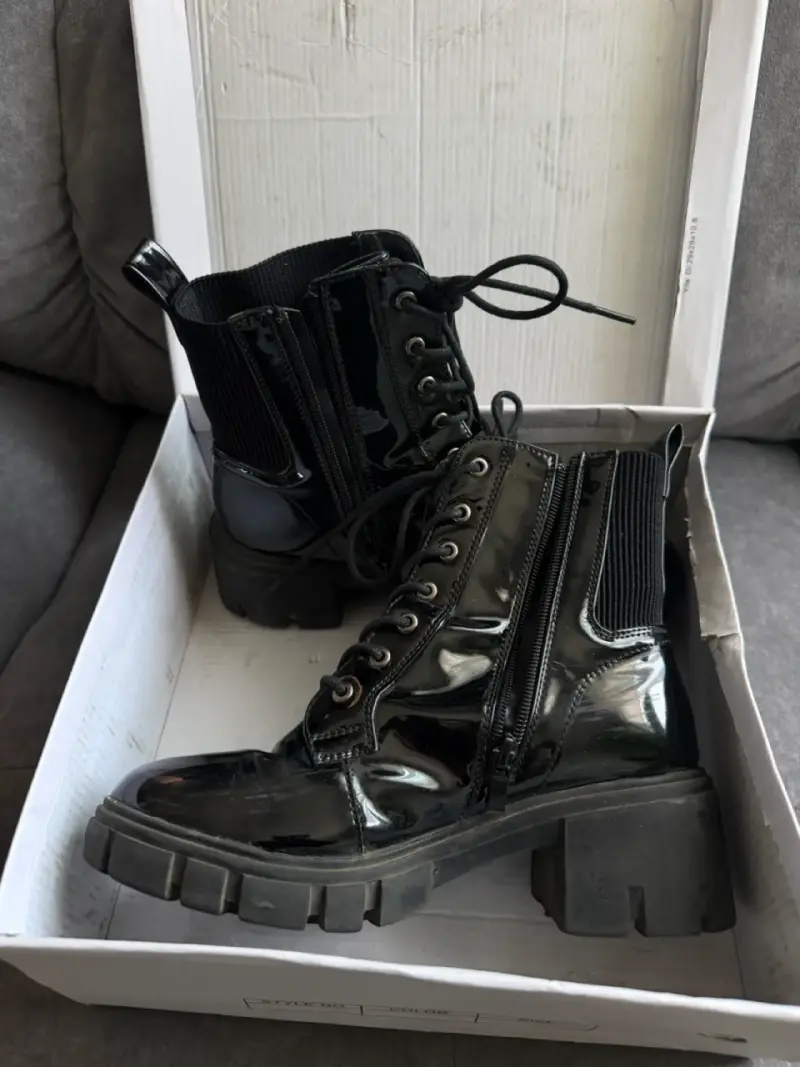 Botas negras de charol con plataforma - 2
