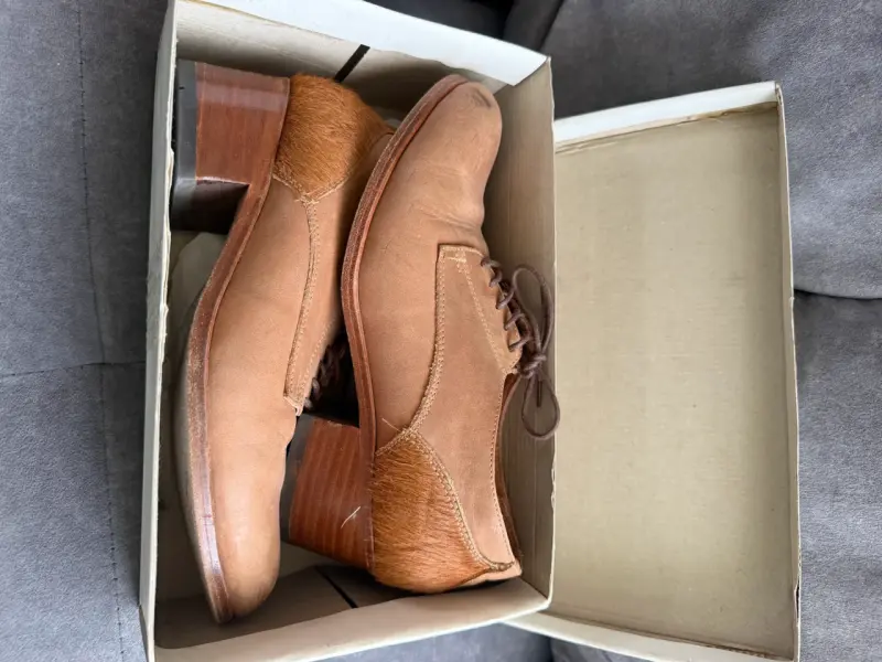 Zapatos de cuero marrón con tacón bajo - 2