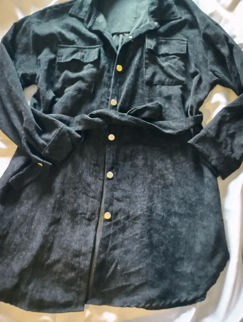 Chaqueta de pana negra con botones