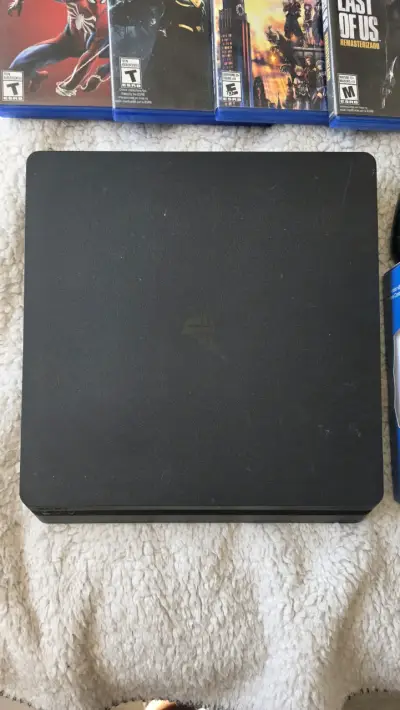 Consola PS4 Slim con juegos y dos controles - miniatura 4