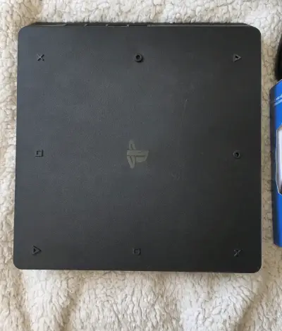 Consola PS4 Slim con juegos y dos controles - miniatura 5