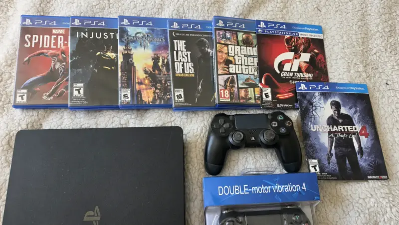 Consola PS4 Slim con juegos y dos controles - 6