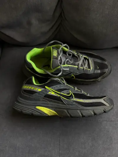 Zapatillas deportivas Nike negras y verdes - miniatura 3