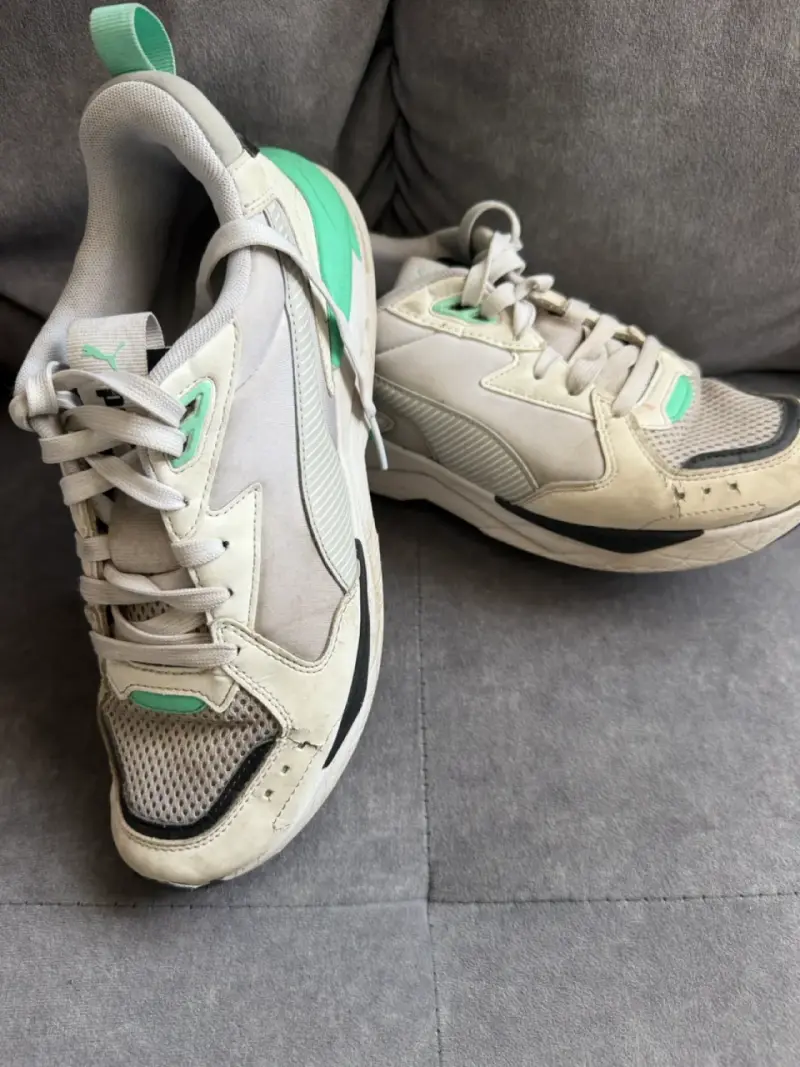 Zapatillas deportivas Puma blancas con detalle - 1