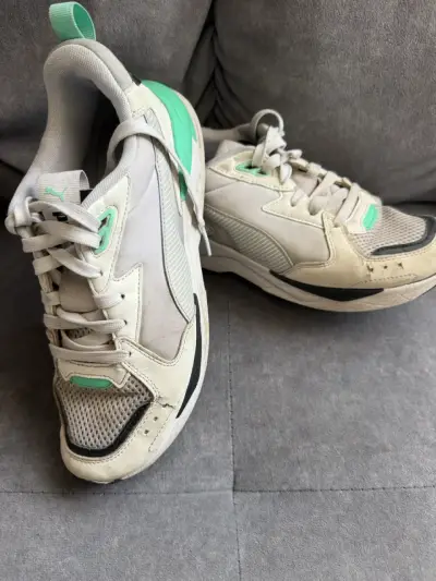 Zapatillas deportivas Puma blancas con detalle - miniatura 1