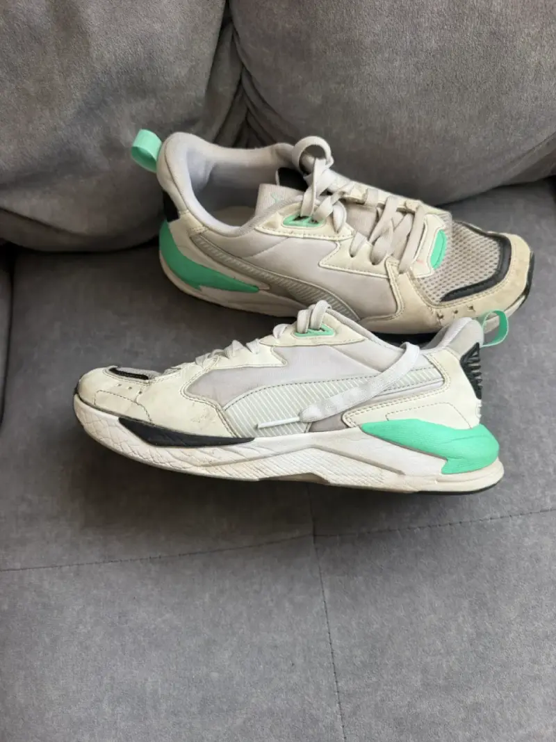 Zapatillas deportivas Puma blancas con detalle - 2