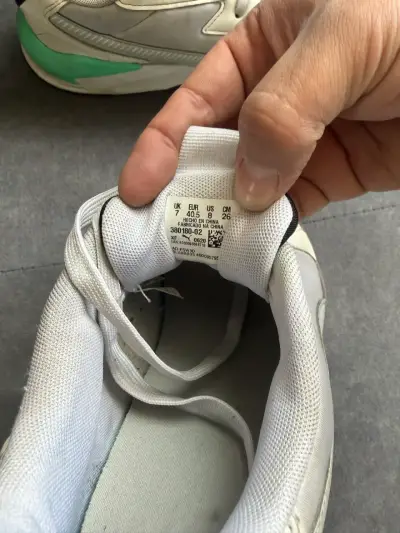 Zapatillas deportivas Puma blancas con detalle - miniatura 4