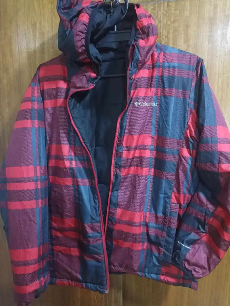 Chaqueta impermeable Columbia reversible roja y negra - 1