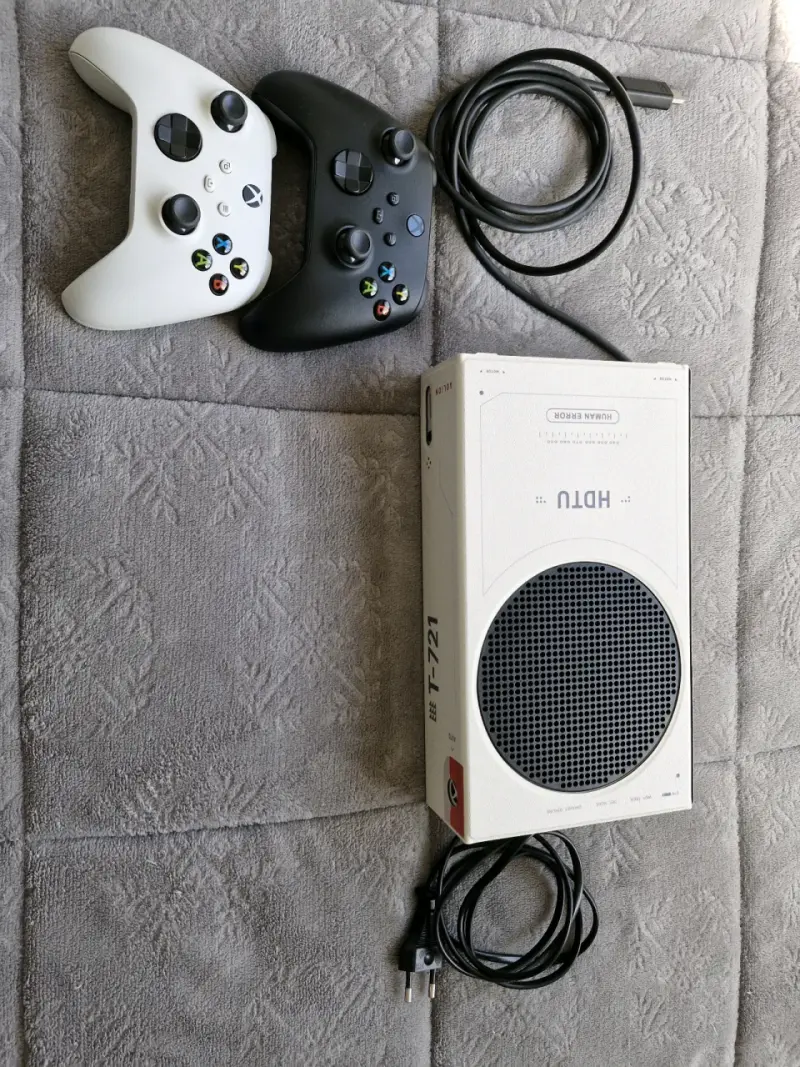 Consola Xbox Series S con dos controles - 4