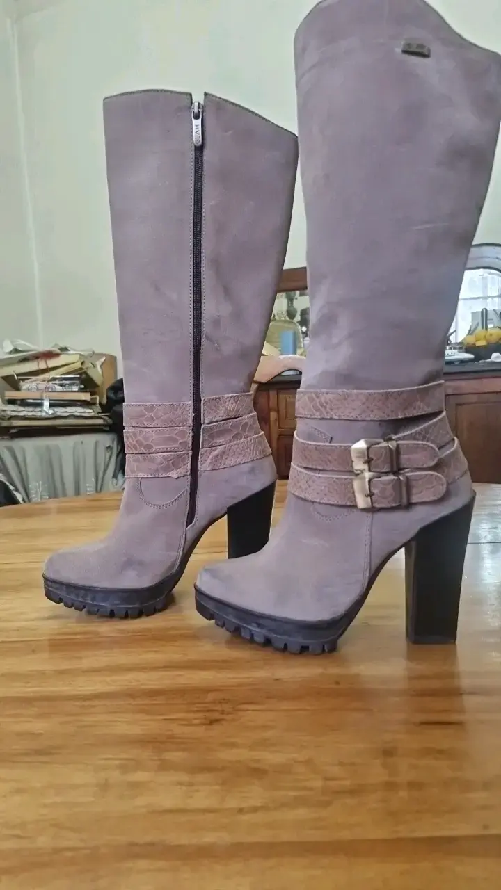 Botas altas de tacón grueso color beige - 2