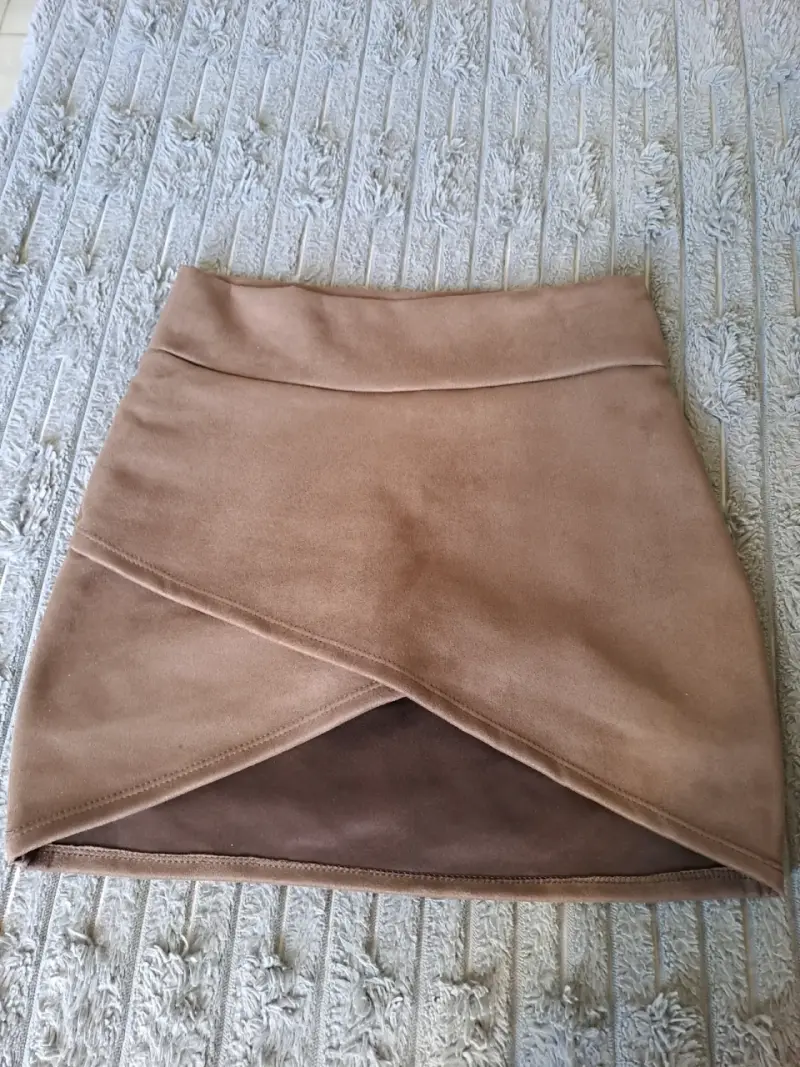Falda corta cruzada color camel - 2