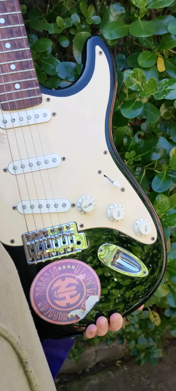 Guitarra eléctrica Squier Stratocaster negra - 4
