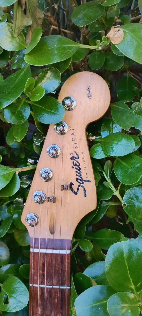 Guitarra eléctrica Squier Stratocaster negra - 5