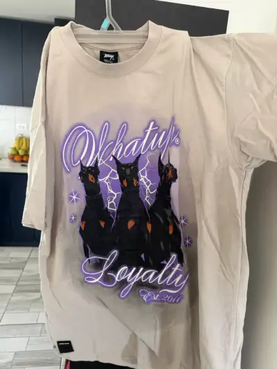 Polera beige con diseño de perros Okhatup - miniatura 1