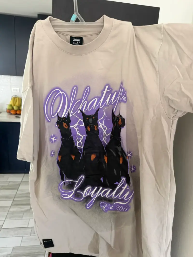 Polera beige con diseño de perros Okhatup - 2