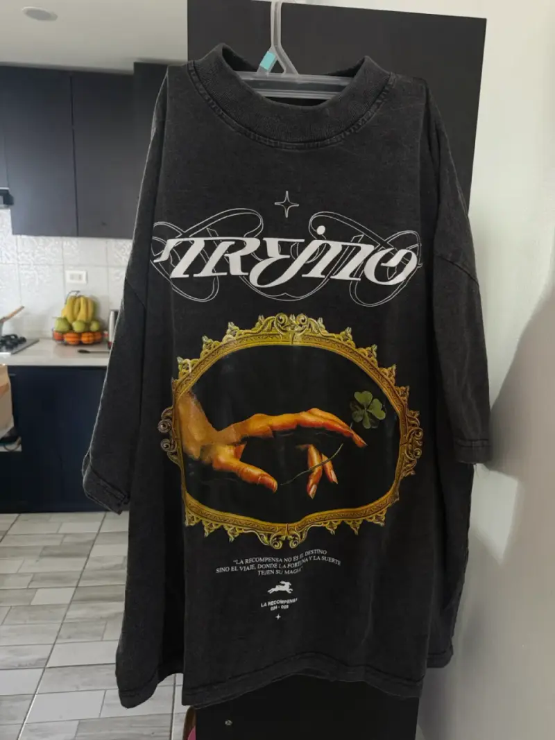 Polera Oversize Negra Diseño Artístico Treino - 4