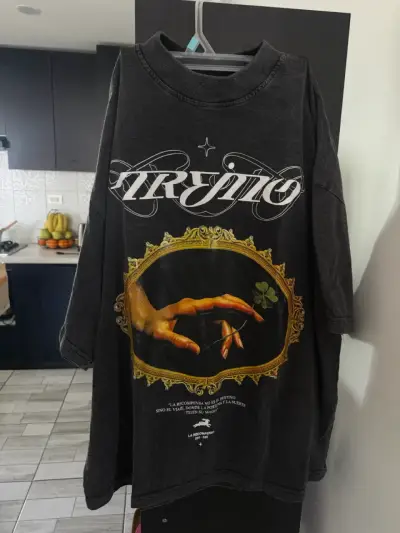 Polera Oversize Negra Diseño Artístico Treino - miniatura 4