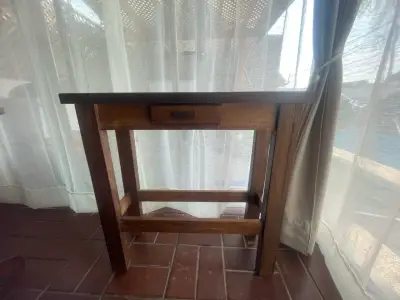 Mesa de Madera con Cajón Estilo Rústico - miniatura 1