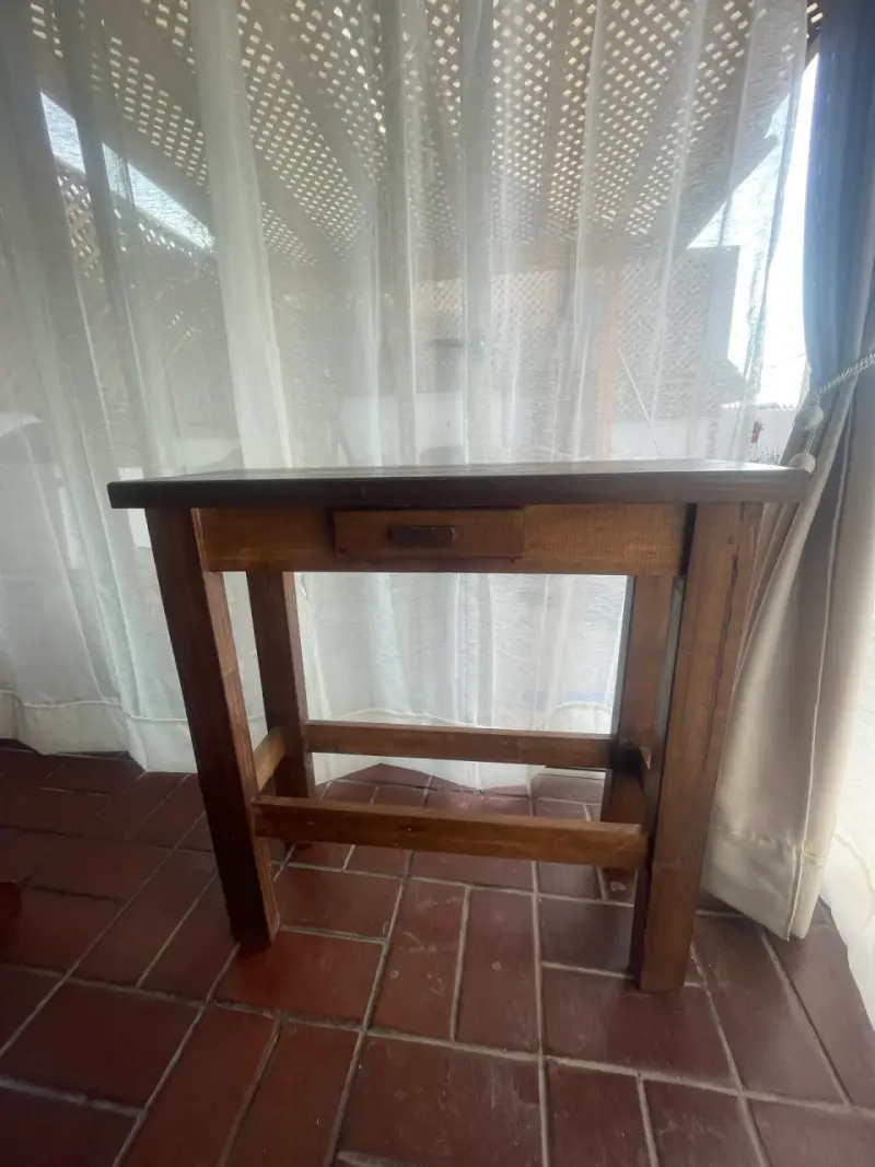 Mesa de Madera con Cajón Estilo Rústico - 2