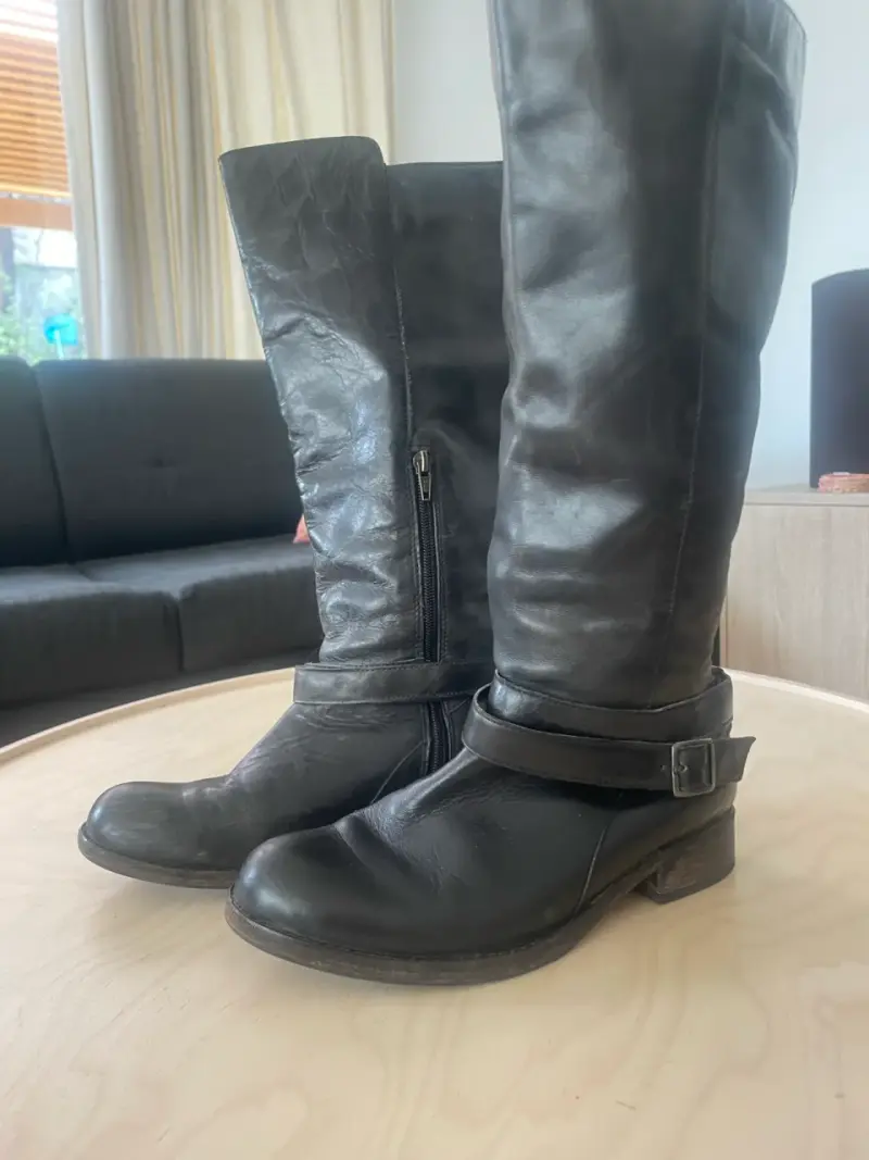 Botas de cuero negras con hebilla - 1