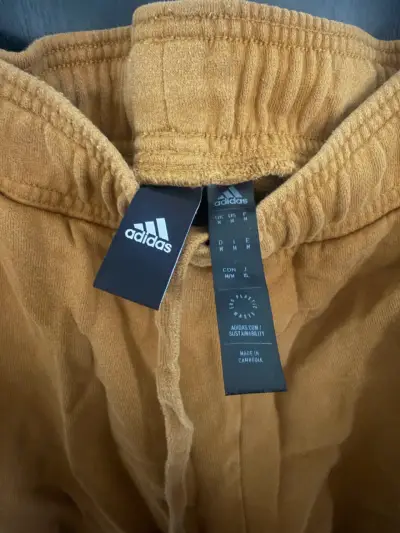 Shorts deportivos Adidas marrón con logo lateral - miniatura 1