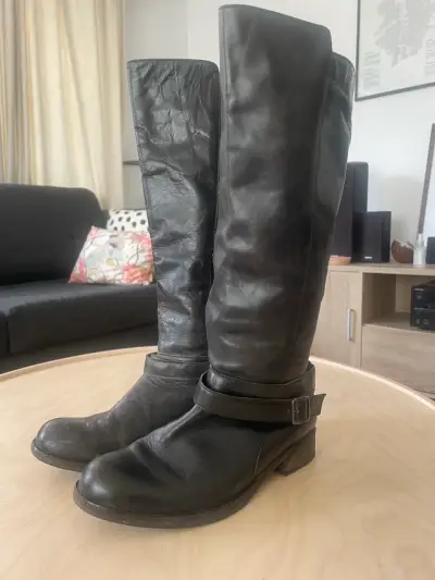 Botas de cuero negras con hebilla - miniatura 2