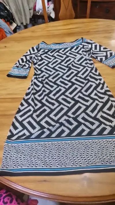 Vestido estampado geométrico blanco y negro - miniatura 1