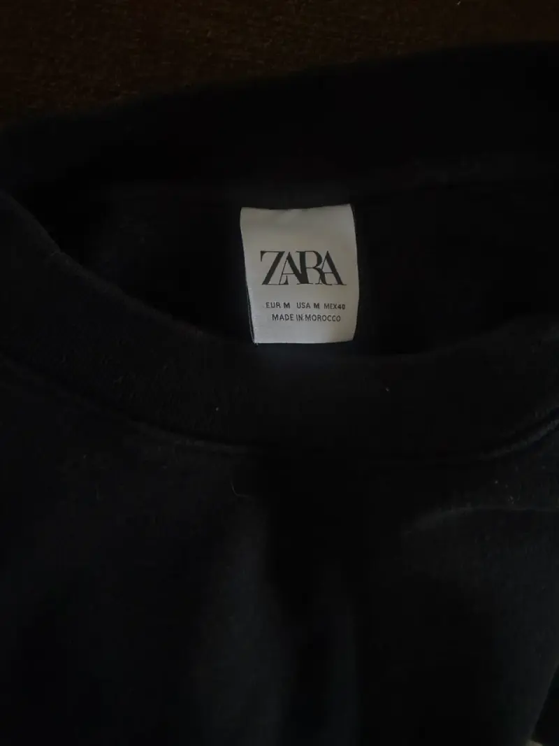 Polerón negro estampado Zara - 3