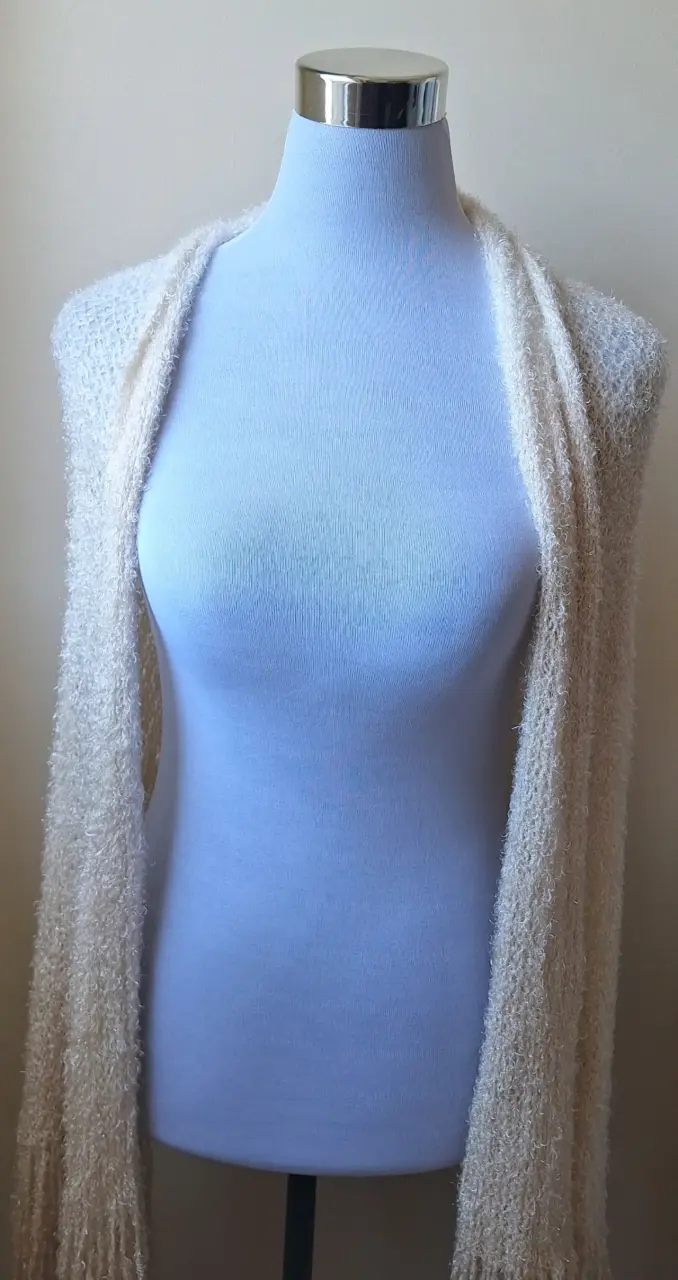 Bufanda de lana beige suave y elegante - 1