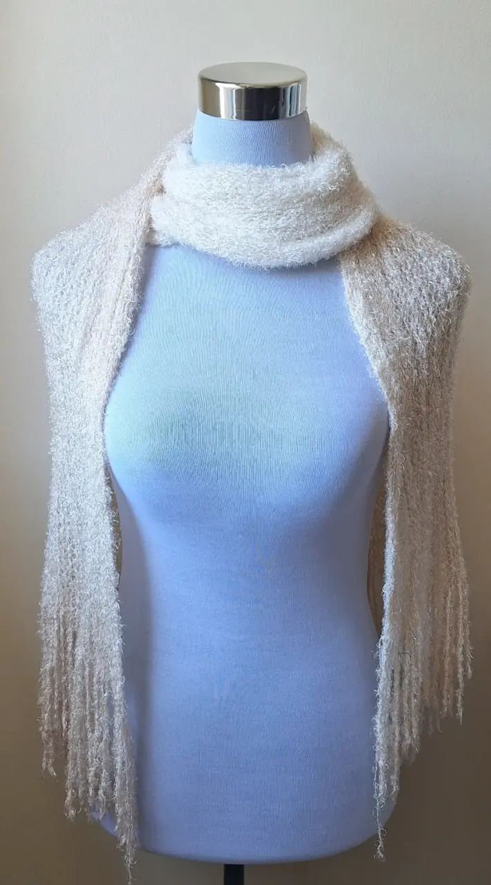 Bufanda de lana beige suave y elegante - 2