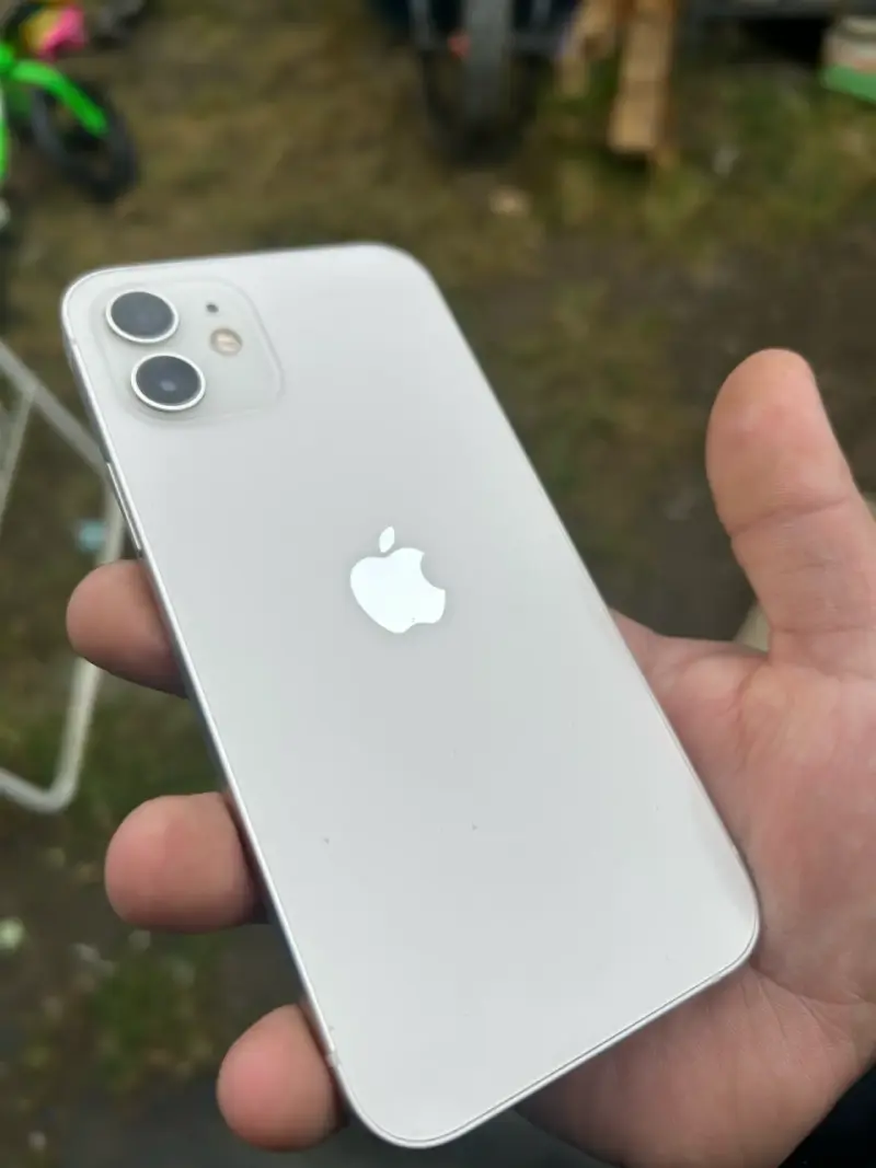 iPhone 12 128gb Blanco en Buen Estado - 1