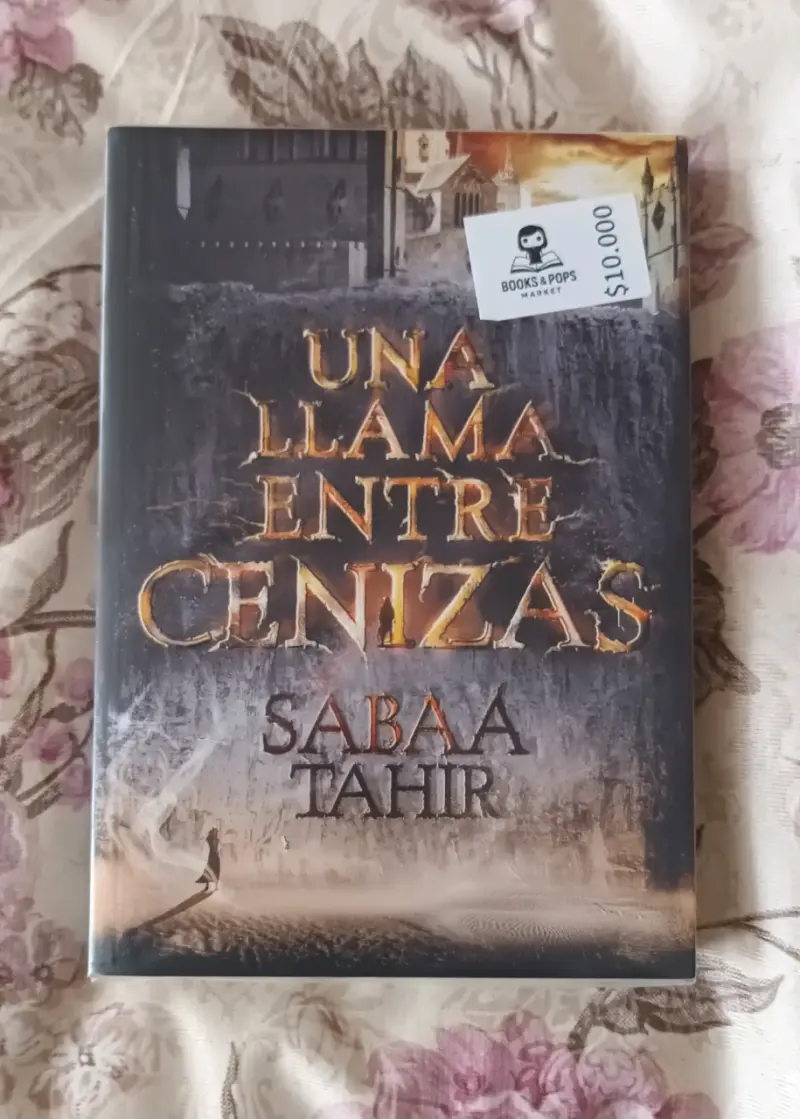 Libro 'Una Llama Entre Cenizas' de Sabaa Tahir
