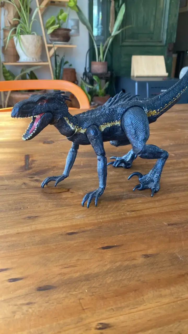 Figura de dinosaurio indoraptor jurassic world - 1